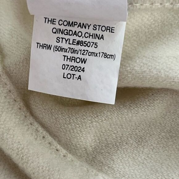 New The Company Store
Legends Luxury Lambswool Ivory Throw Blanket - Picture 4 of 7